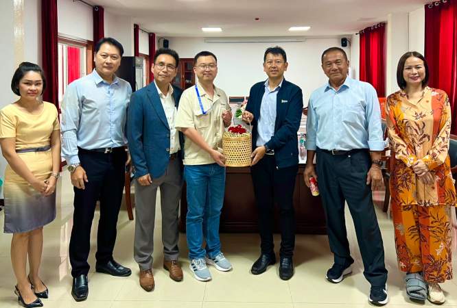 สวนอุตสาหกรรม 304 มอบชุดขนมไหว้พระจันทร์ในเทศกาลไหว้พระจันทร์ แด่ลูกค้าสวนอุตสาหกรรม 304